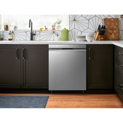 LG Front Control Dishwasher - w/ QuadWash & Dynamic Dry