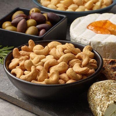 Member's Mark Lightly Salted Whole Cashews, 33 oz.