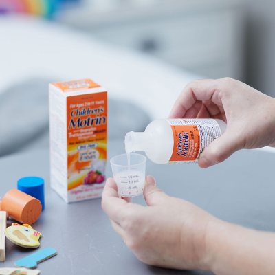 Children's Motrin Pain Reliever/Fever Reducer NSAID, 100 mg Ibuprofen, Original Berry 4 oz., 3 pk.