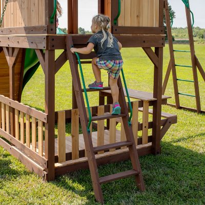 Backyard Discovery Skyfort II Cedar Swing Set/PlaySet