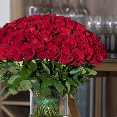 Member's Mark Rose Bouquet and Vase, 100 stems, Choose color variety