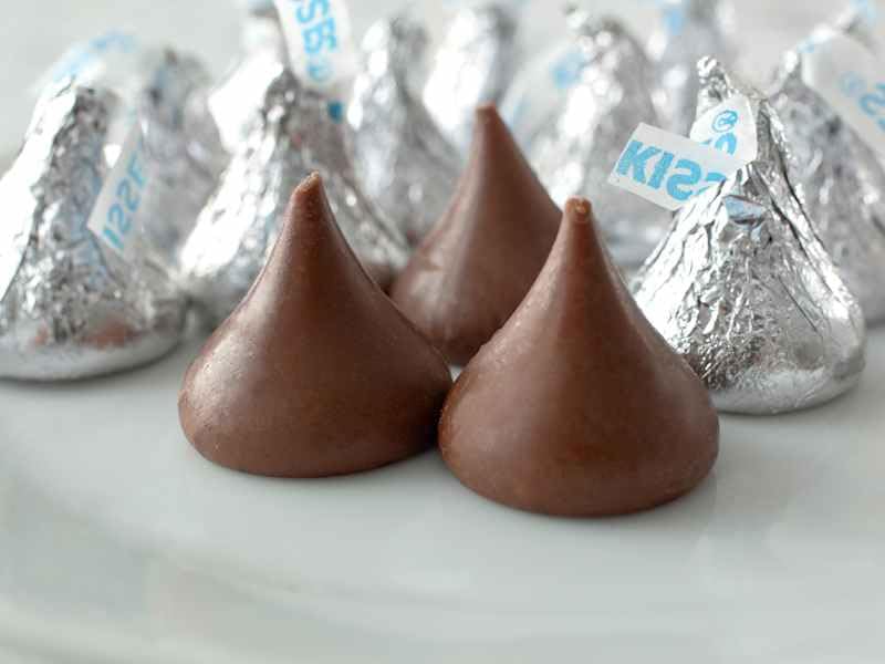 Hershe'yKISSES Milk Chocolate Candy, Approx 60 Pieces Solid Milk Chocolate Kisses In Siver Foil Wrap