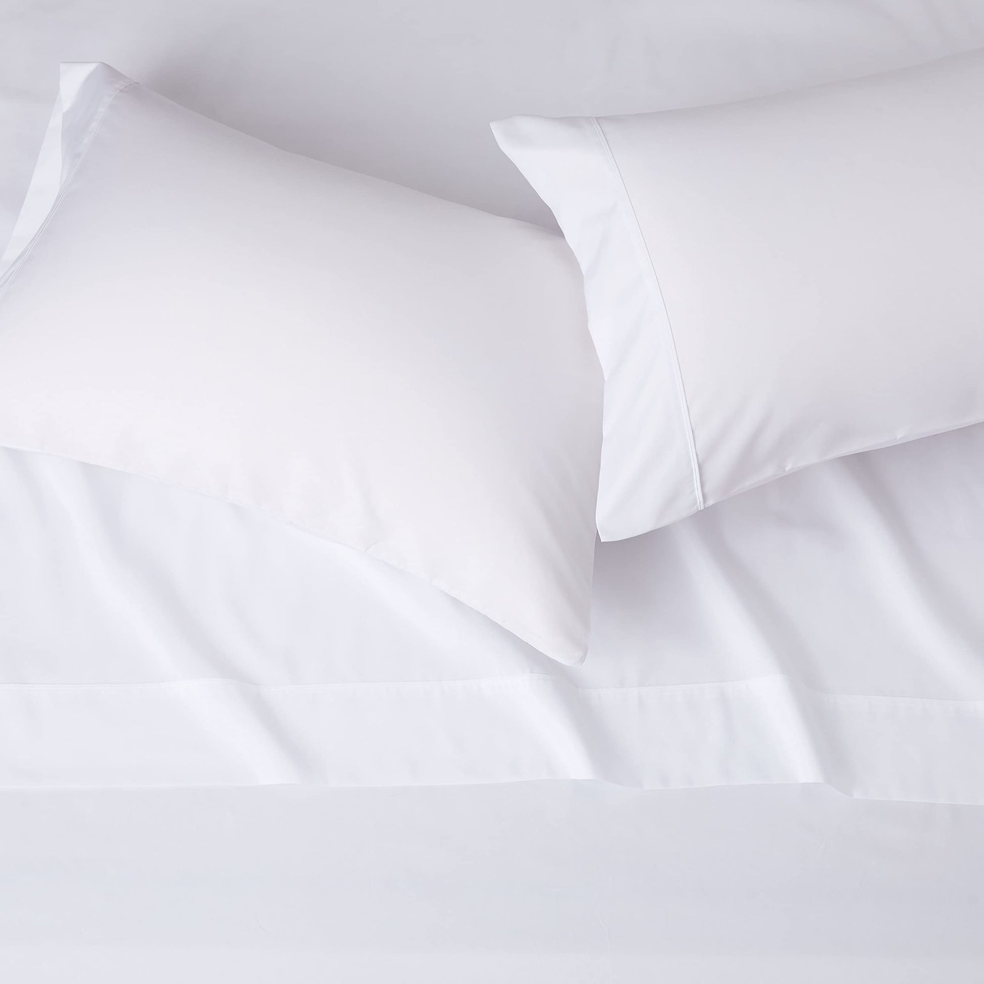 Amazon Basics 4 Piece Microfiber Lightweight Wrinkle-free Breathable Bed Sheet Set, Super Soft Easy Care, 14" Deep Pockets, Queen, Bright White, Solid