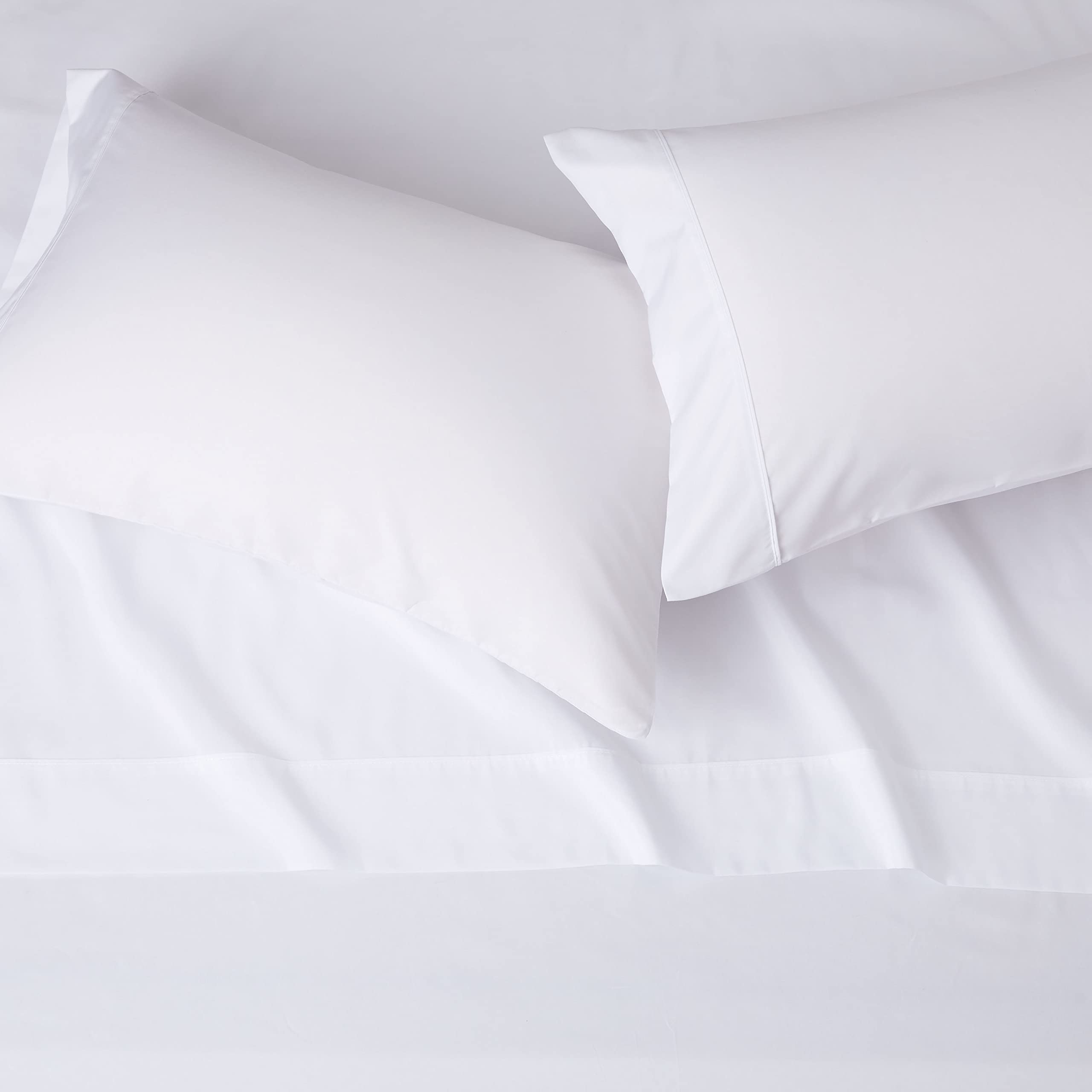 Amazon Basics 4 Piece Microfiber Lightweight Wrinkle-free Breathable Bed Sheet Set, Super Soft Easy Care, 14" Deep Pockets, Queen, Bright White, Solid