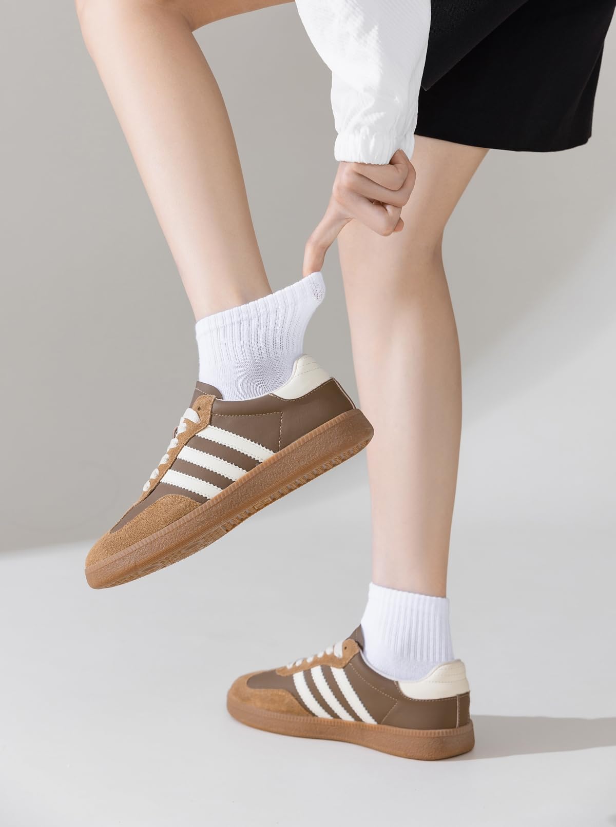 ACCFOD Womens White Ankle Socks Thin Cotton Gym Socks Athletic Mini Crew Socks 5-9