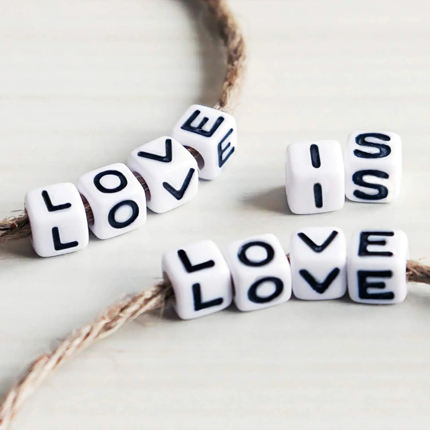 Augshy 700PCS White Letter Beads Alphabet Beads for Making DIY (6mm)