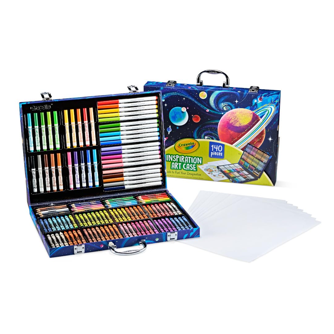 مجموعة التلوين Crayola Inspiration Art Case، 140 قطعة بتصميم الفضاء - مجموعة فنية للأطفال، أقلام تلوين شمعية، أقلام تحديد، أقلام رصاص، هدية للأولاد والبنات، للأعمار 5، 6، 7، 8 سنوات [حصري]