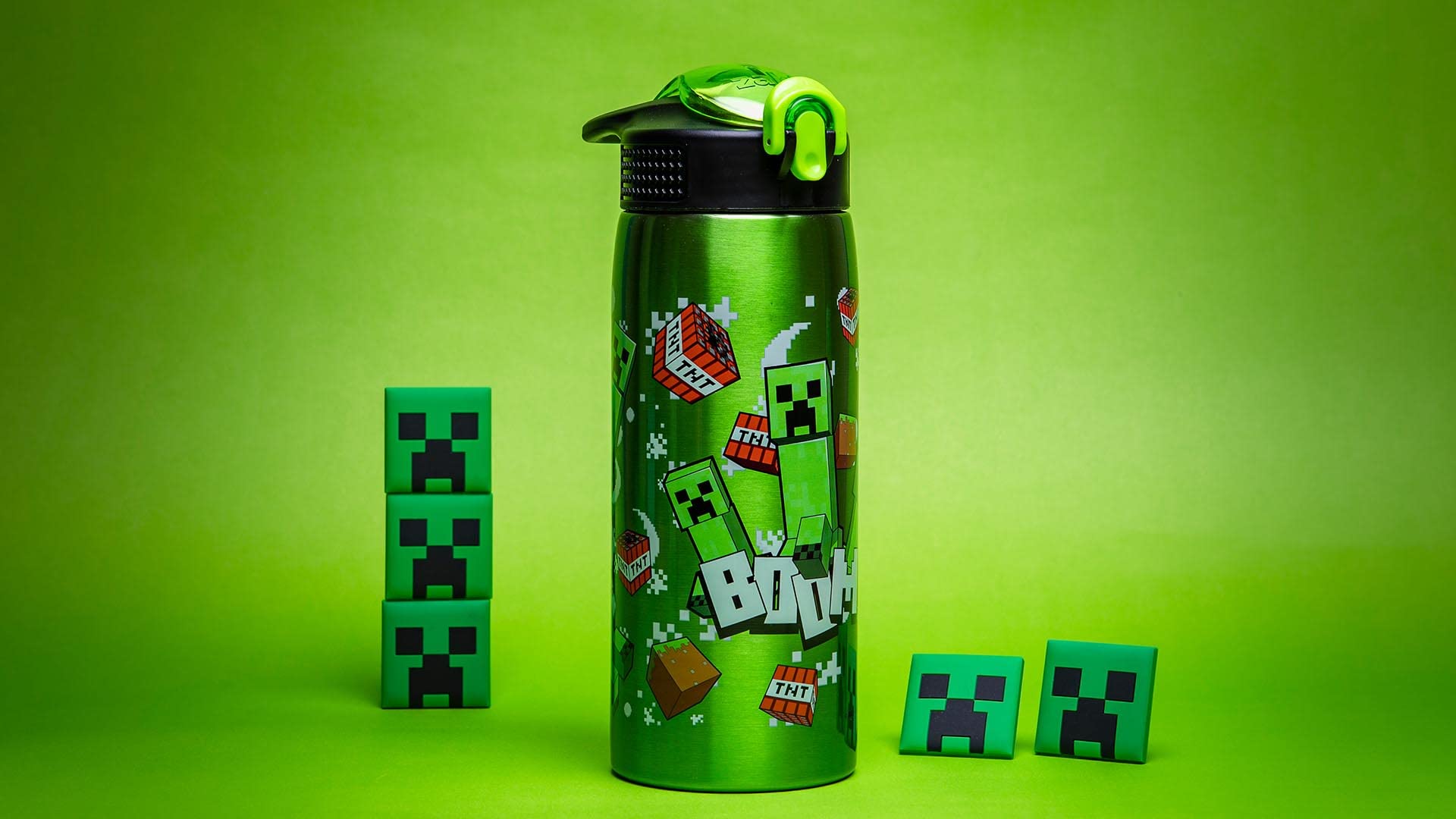 Zak Designs Minecraft Water Bottle for Travel and At Home, 19 oz Vacuum Insulated Stainless Steel with Locking Spout Cover, Built-In Carrying Loop, Leak-Proof Design (Creeper)