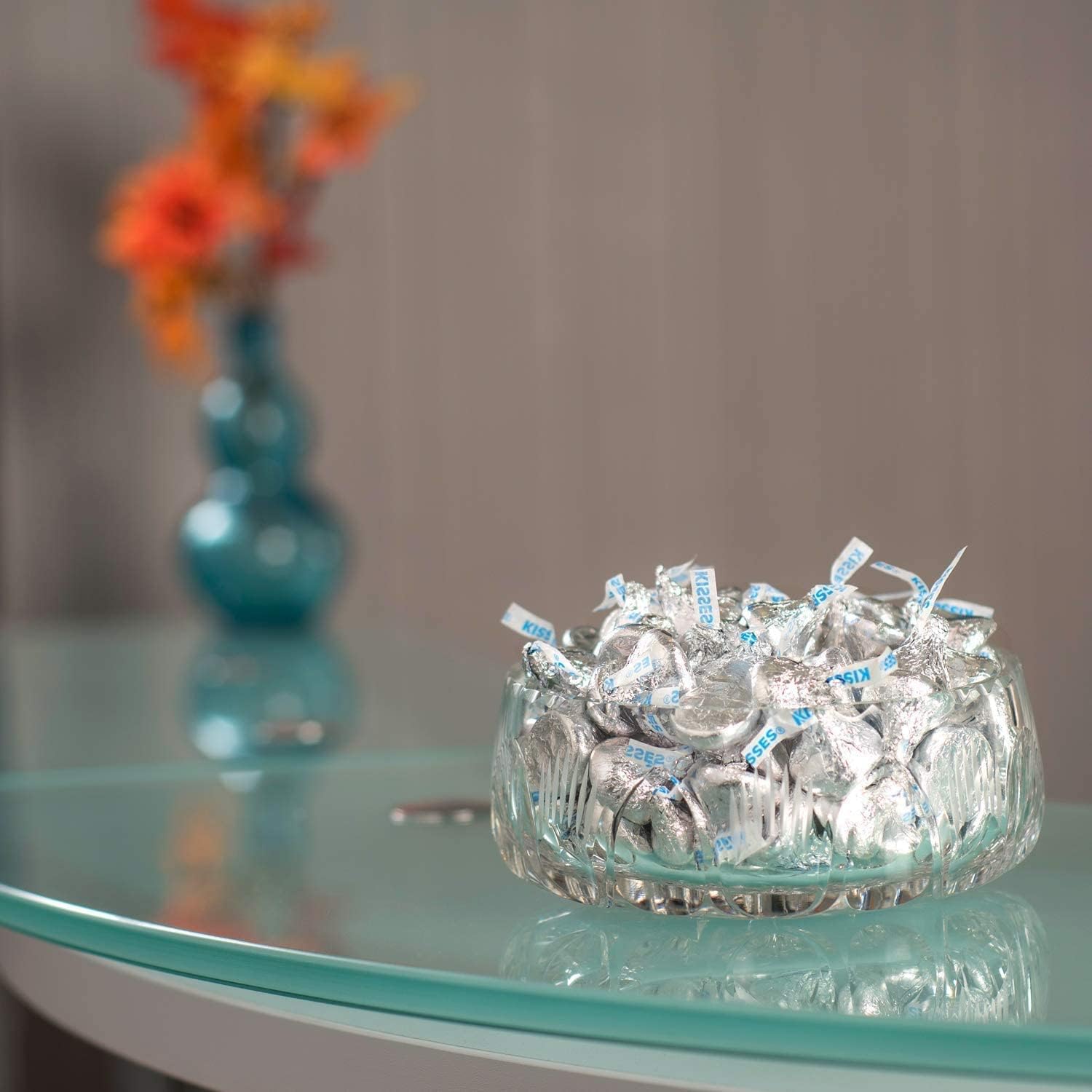 Hershey Kisses Milk Chocolate Candy - 200 Pieces Hershey Kisses Bulk - Silver Kisses Chocolate Candy Individually Wrapped - Bulk Candy for Party Favors, Snacking and Sharing - 2 Pounds