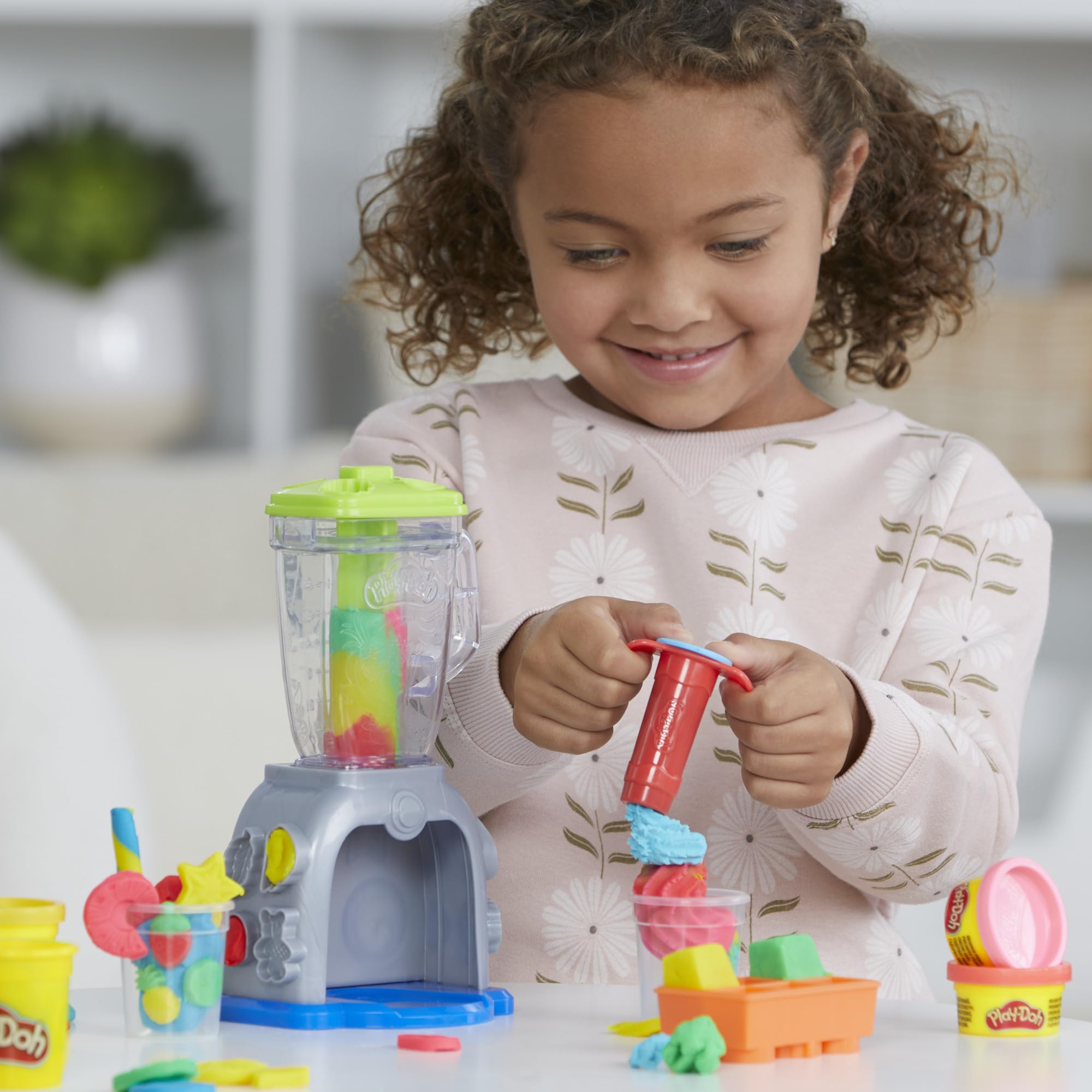 Play Doh Swirlin' Smoothies Toy Blender Playset, Play Kitchen Appliances, Kids Arts and Crafts Toys for 3 Year Old Girls and Boys and Up