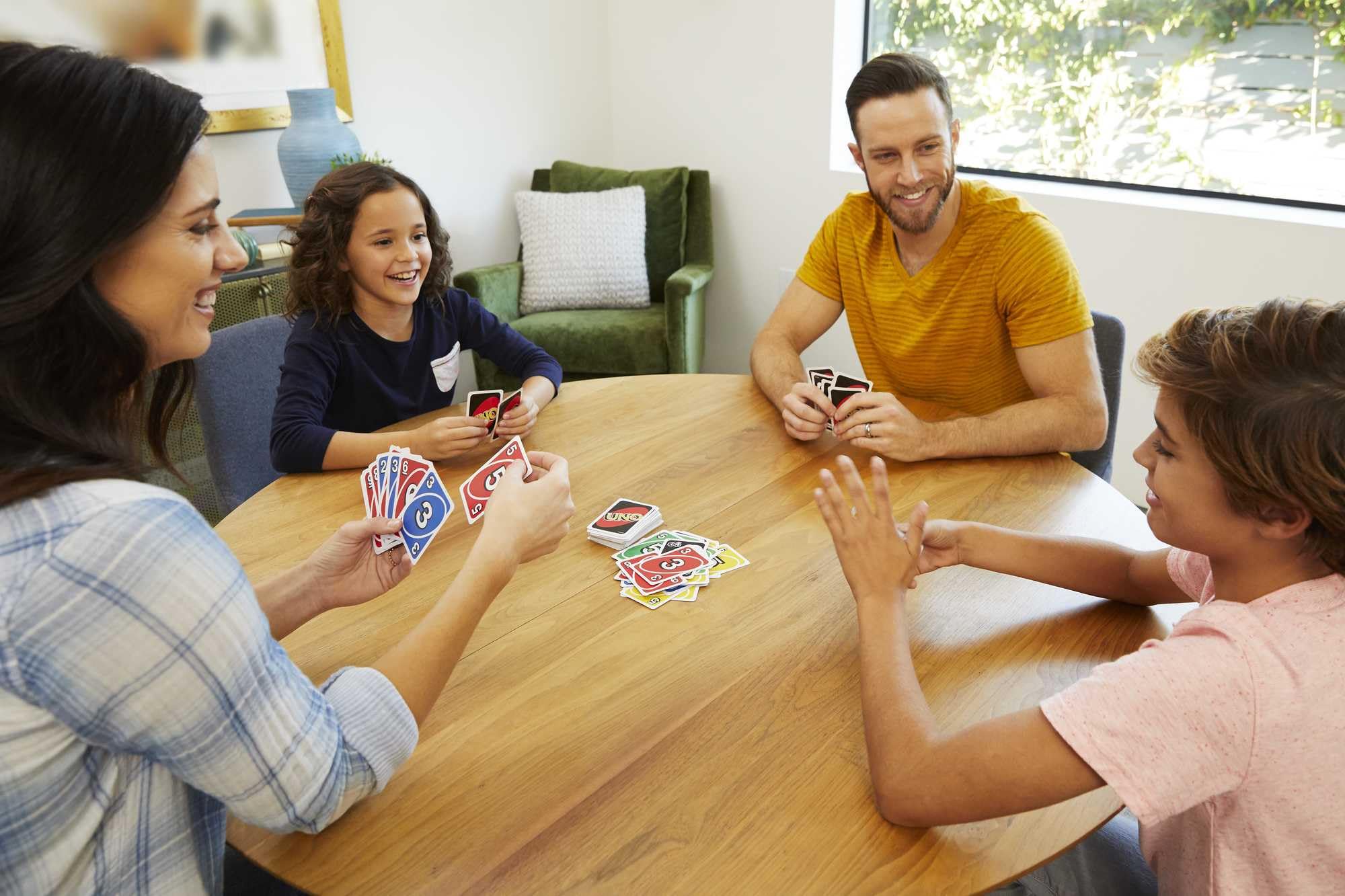 UNO - Classic Colour & Number Matching Card Game - 112 Cards - Customizable & Erasable Wild - Special Action Cards Included - Gift for Kids 7+, W2087