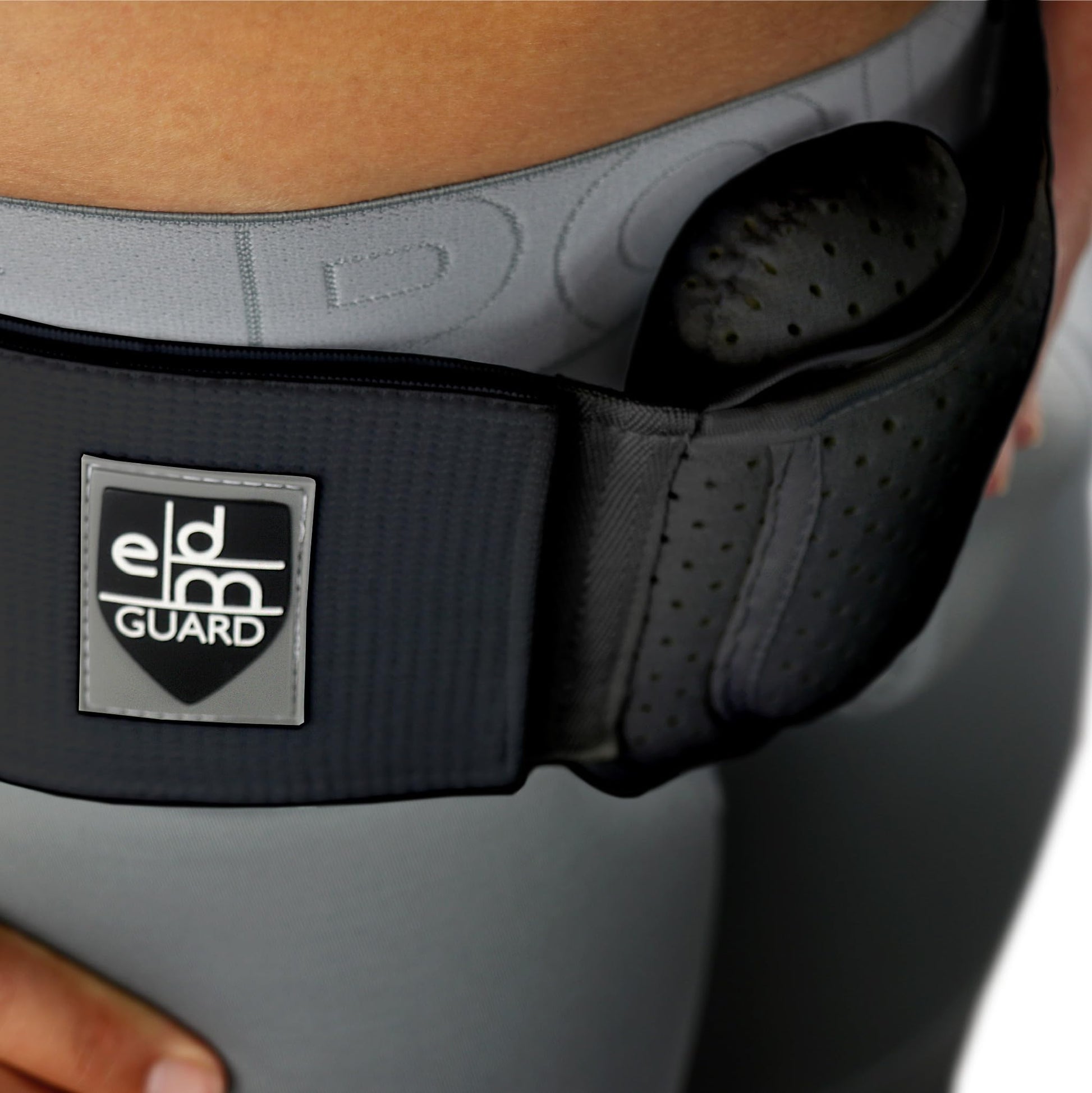 Everyday Medical Inguinal Hernia Support Belt for Men I Fits Left or Right Side I Post Surgery Men and Womens Hernia Support Truss for Inguinal, Groin Hernias I Adjustable Waist Strap I Black, S/M