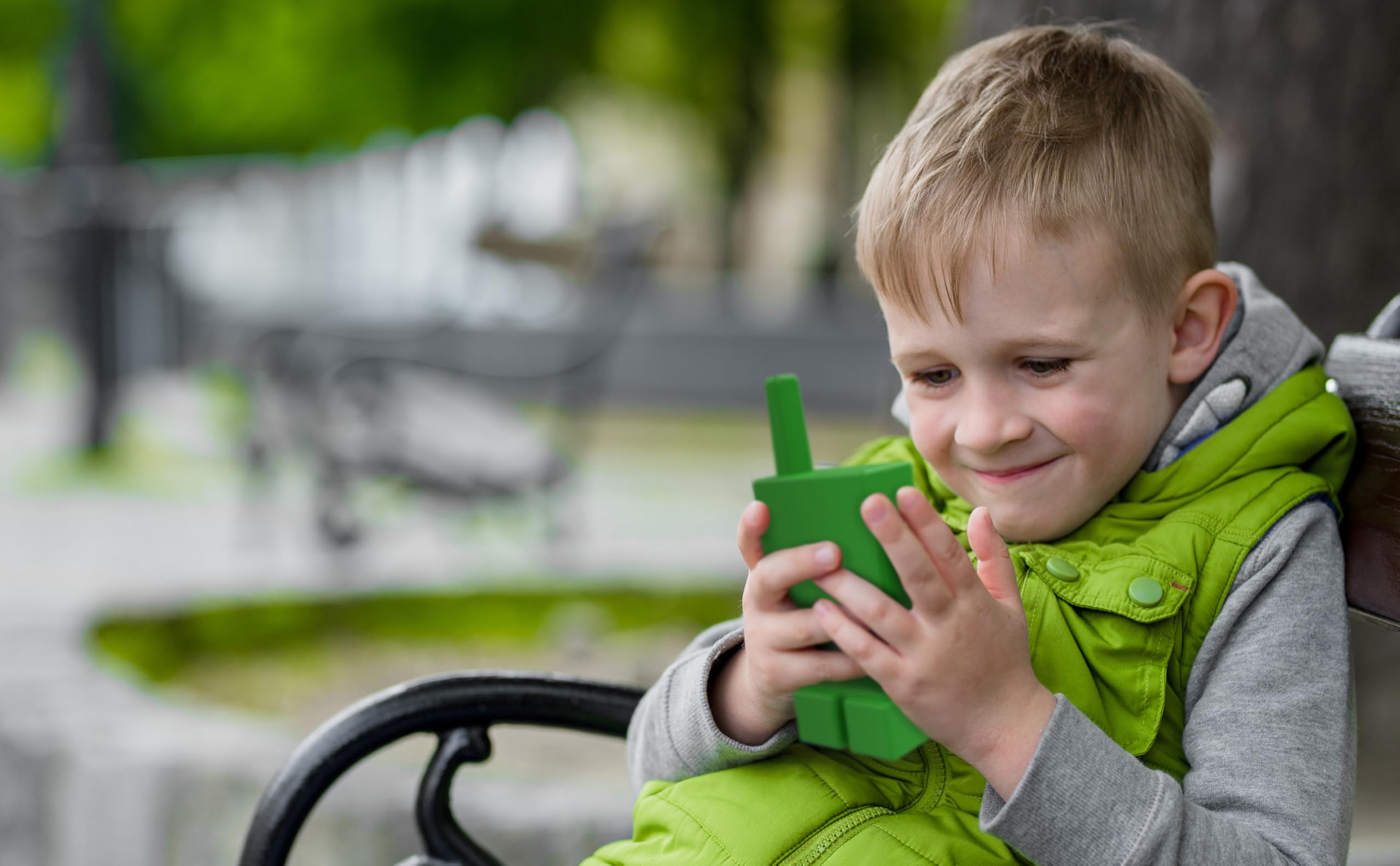 eKids Minecraft Walkie Talkies for Kids, Indoor and Outdoor Toys Designed for Fans of Minecraft Toys