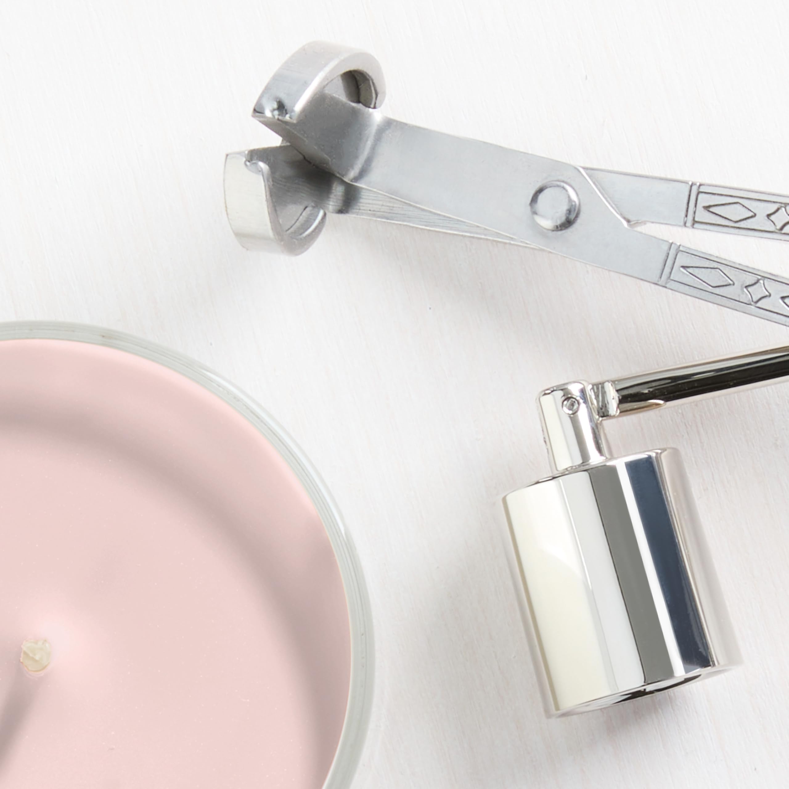 Yankee Candle Pink Sands Scented Candle, 22oz Large Jar with up to 150 Hour Burn Time, Giftable, Birthdays