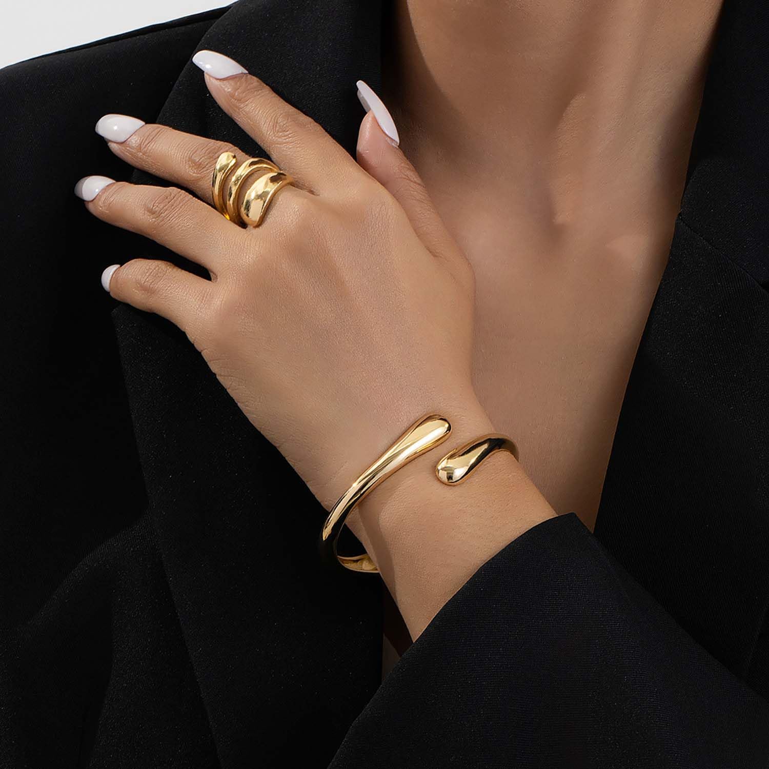 MTINEAPS Gold Bangle Bracelets for Women Teens Trendy Chunky Adjustable Twist Cuff Bracelet Jewelry Gifts (Gold)