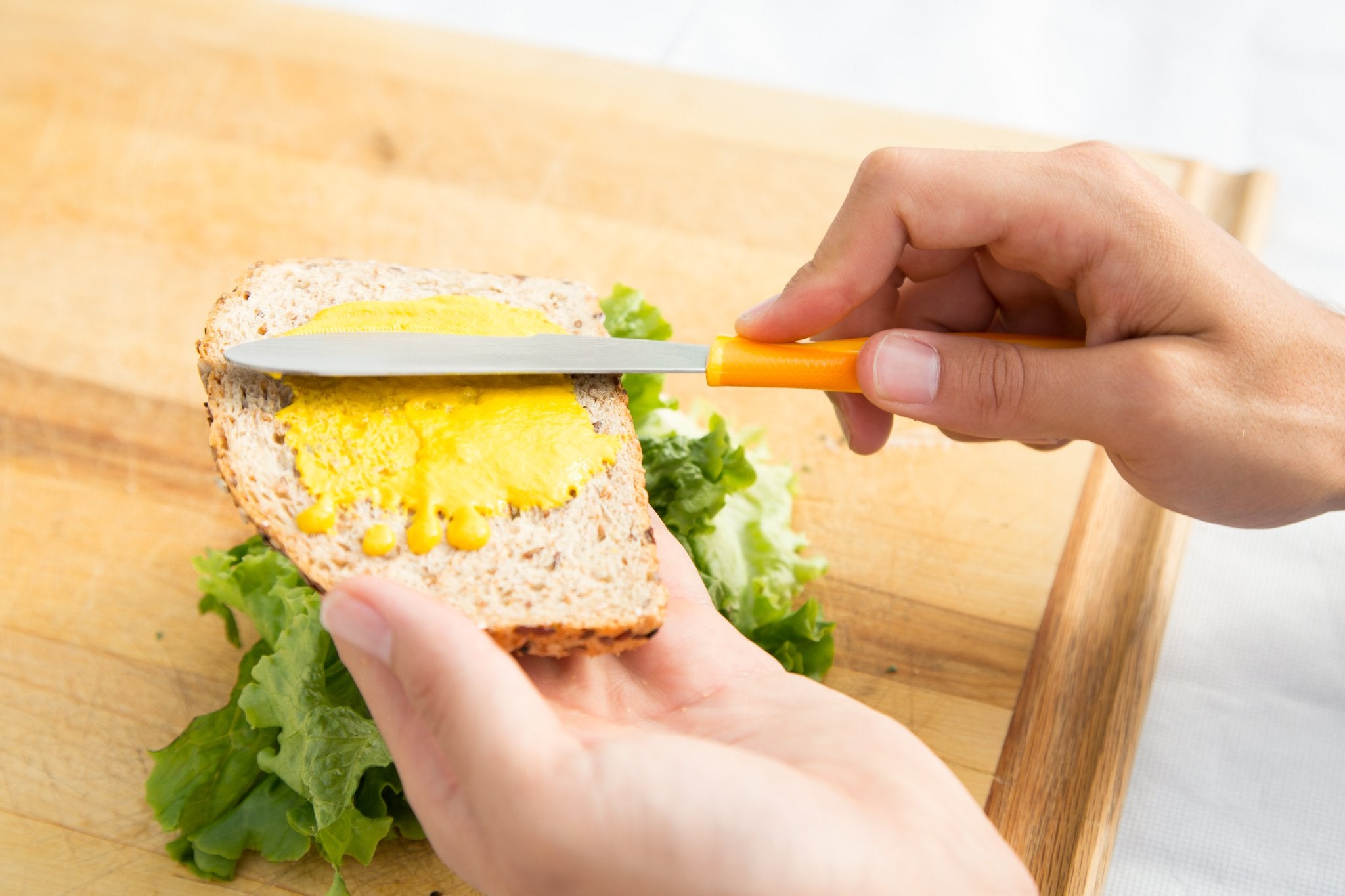 Zyliss Sandwich Knife & Condiment Spreader - Sandwich Spreader Knife for Butter, Cream Cheese, & Jellies - Butter for Bagels & Toast - Orange