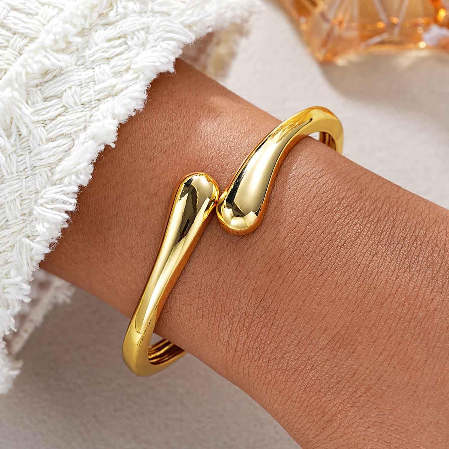 MTINEAPS Gold Bangle Bracelets for Women Teens Trendy Chunky Adjustable Twist Cuff Bracelet Jewelry Gifts (Gold)