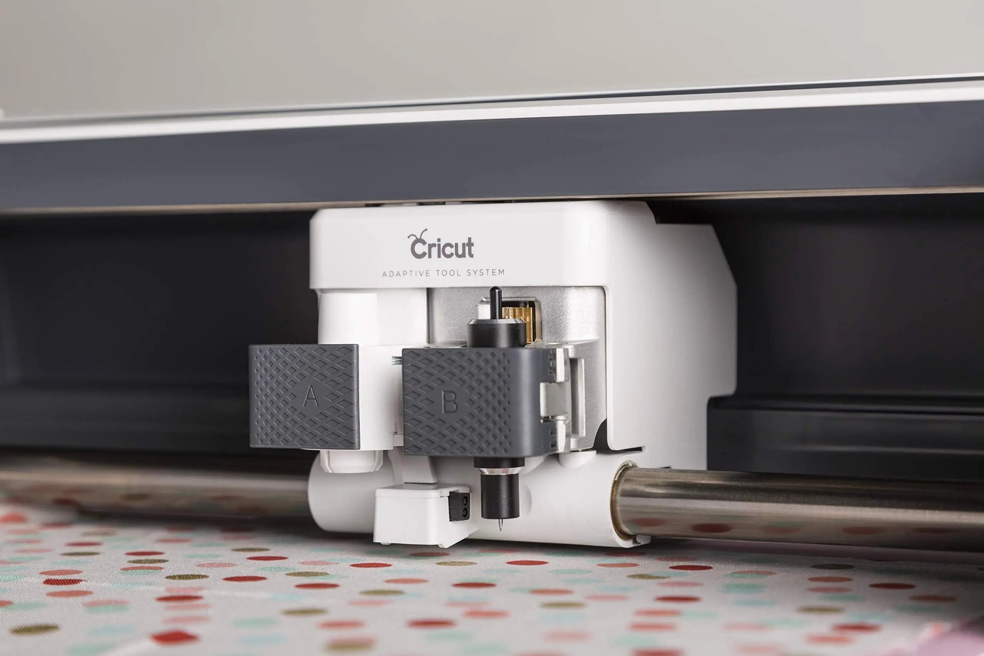 Cricut Deep-Point Blade + Housing, Cutting Blade with Deep Cut Housing, Cut Materials up to 1.5mm Thickness, for Personalized Crafts, Compatible with Cricut Maker and Explore Machines,Black