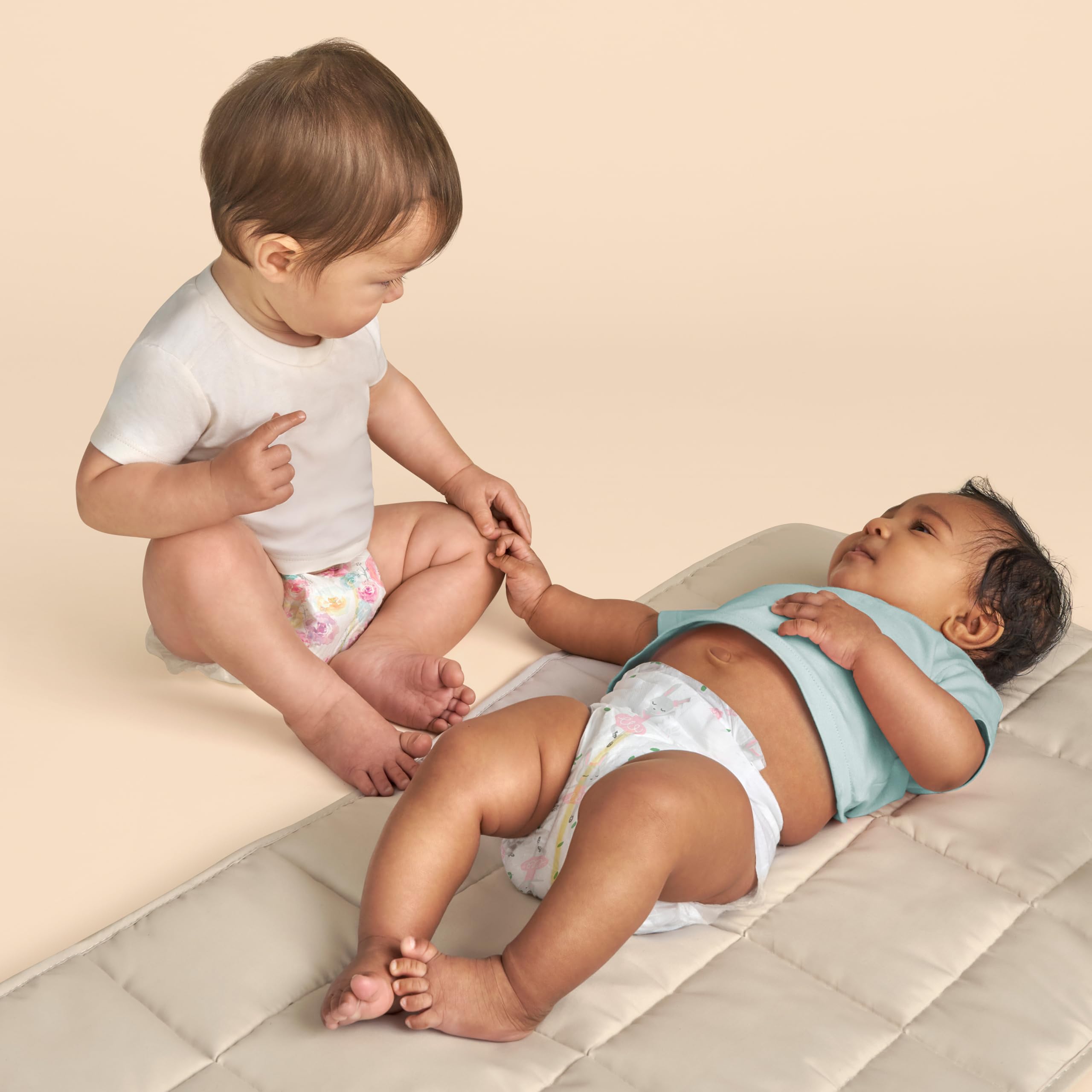 The Honest Company Clean Conscious Diapers for Delicate Skin | Up to 100% Leakproof | Hypoallergenic, Fragrance Free | Girl Prints | Club Box, Size 1 (8-14 lbs), 78 Count (Prints May Vary)