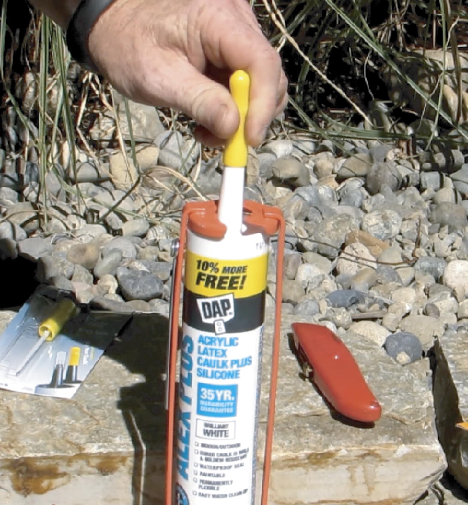 Caulk Cap CCY-4, Reusable Caulk Caps Caulk Tube Sealers with Built-in Puncture Pin, 4 Pack