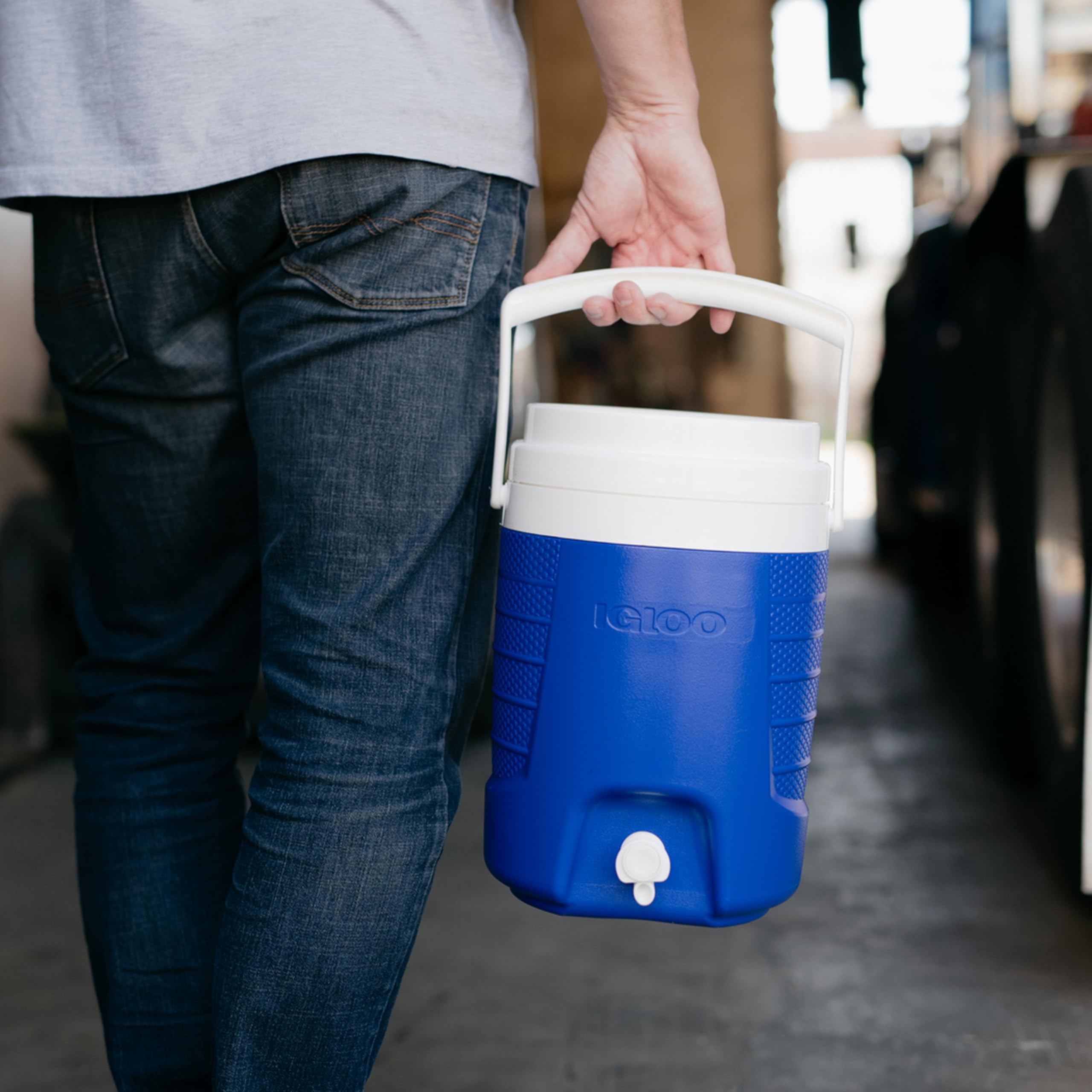 Igloo 2 Gallon Portable Sports Cooler Water Beverage Dispenser, Insulated Cooler Dispenser, Majestic Blue