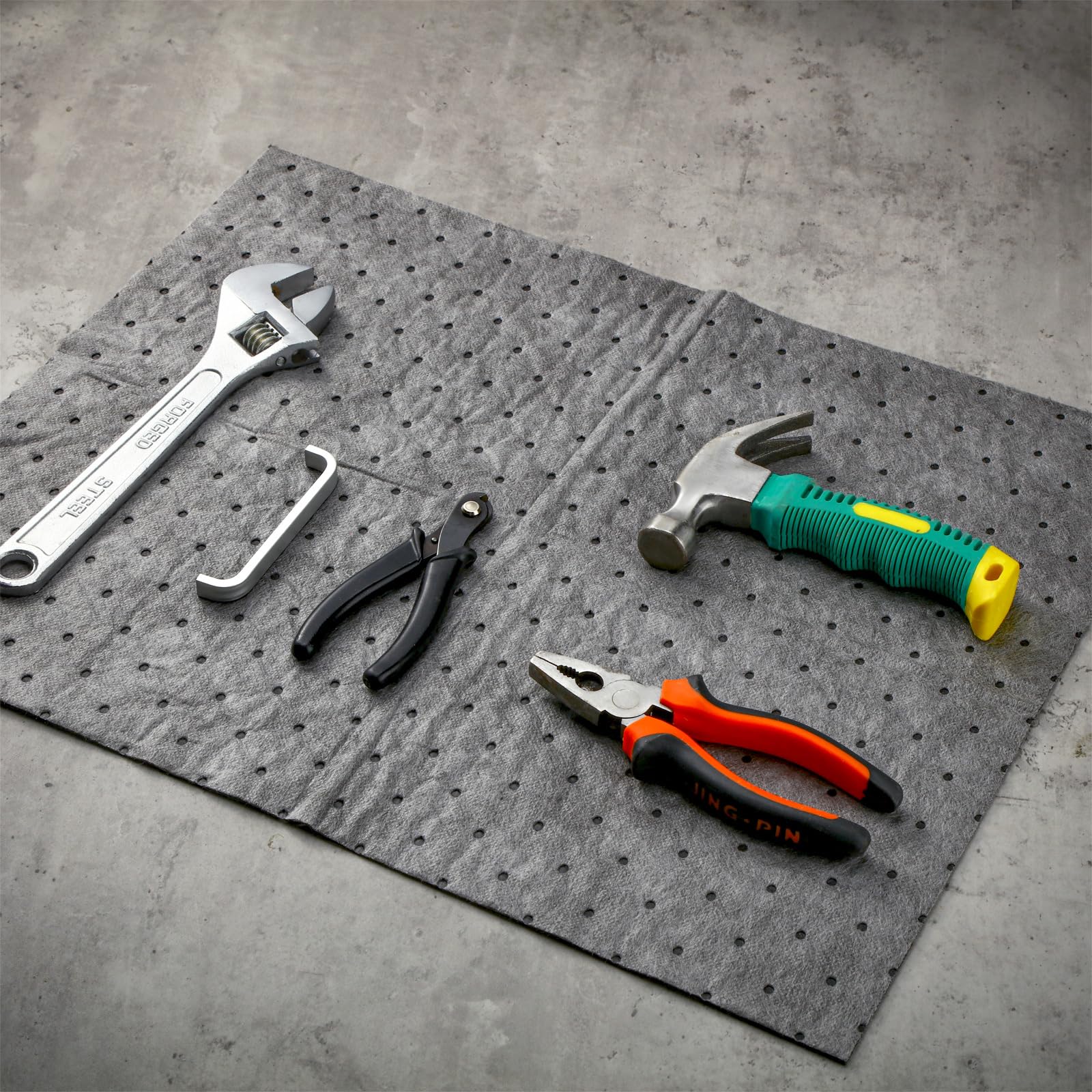 Hoolerry Oil Absorbent Pads Weight Dimpled Pad Garage Accessories Water Absorbent Mat Oil Spill Mat for Absorbing Protecting Home Garage Basement (100 Pcs,Gray,9.8 x 13 Inch)