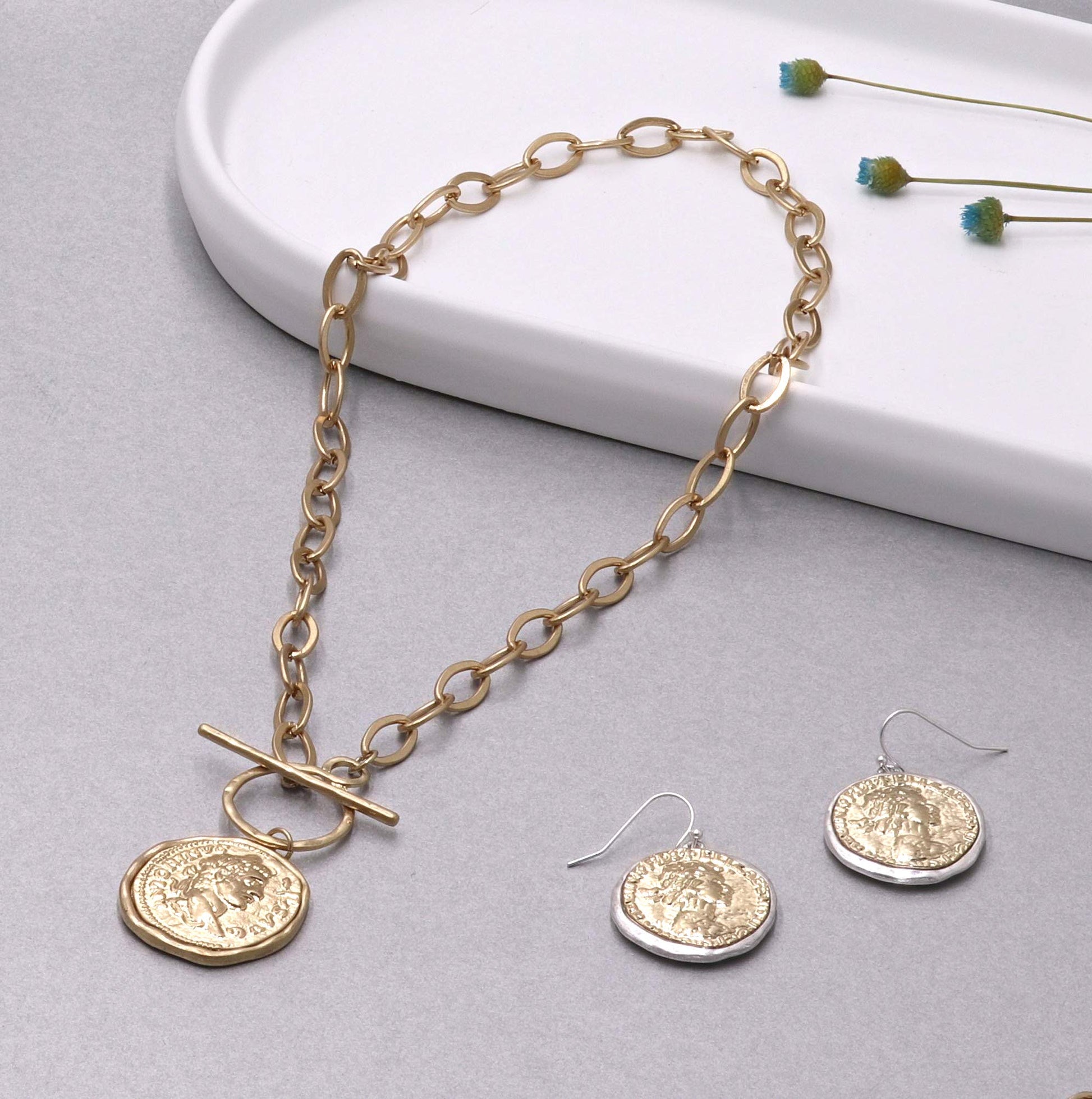 POMINA Chunky Gold Coin Necklace Trendy Fashion Statement Toggle Necklace Antique Gold Pendant Thick Link Chain Necklaces for Women (Worn Gold)