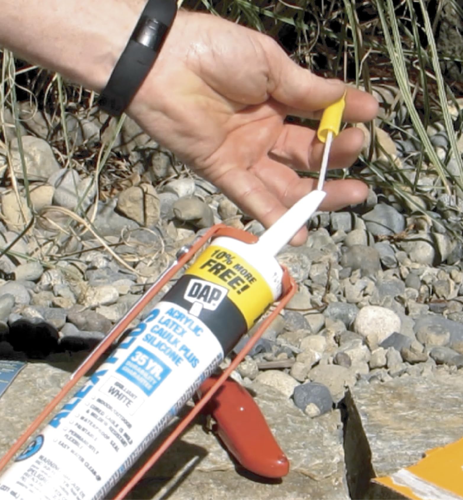 Caulk Cap CCY-4, Reusable Caulk Caps Caulk Tube Sealers with Built-in Puncture Pin, 4 Pack