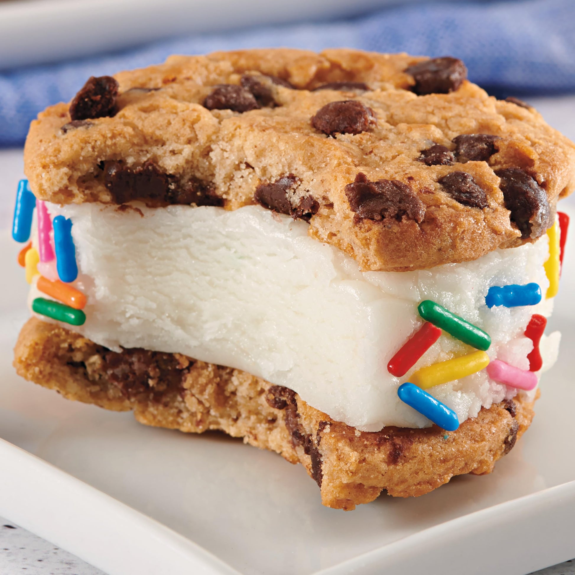 Nabisco Sweet Treats Cookie Variety Pack OREO, OREO Golden & CHIPS AHOY!, School Snacks, 30 Snack Packs (2 Cookies Per Pack)