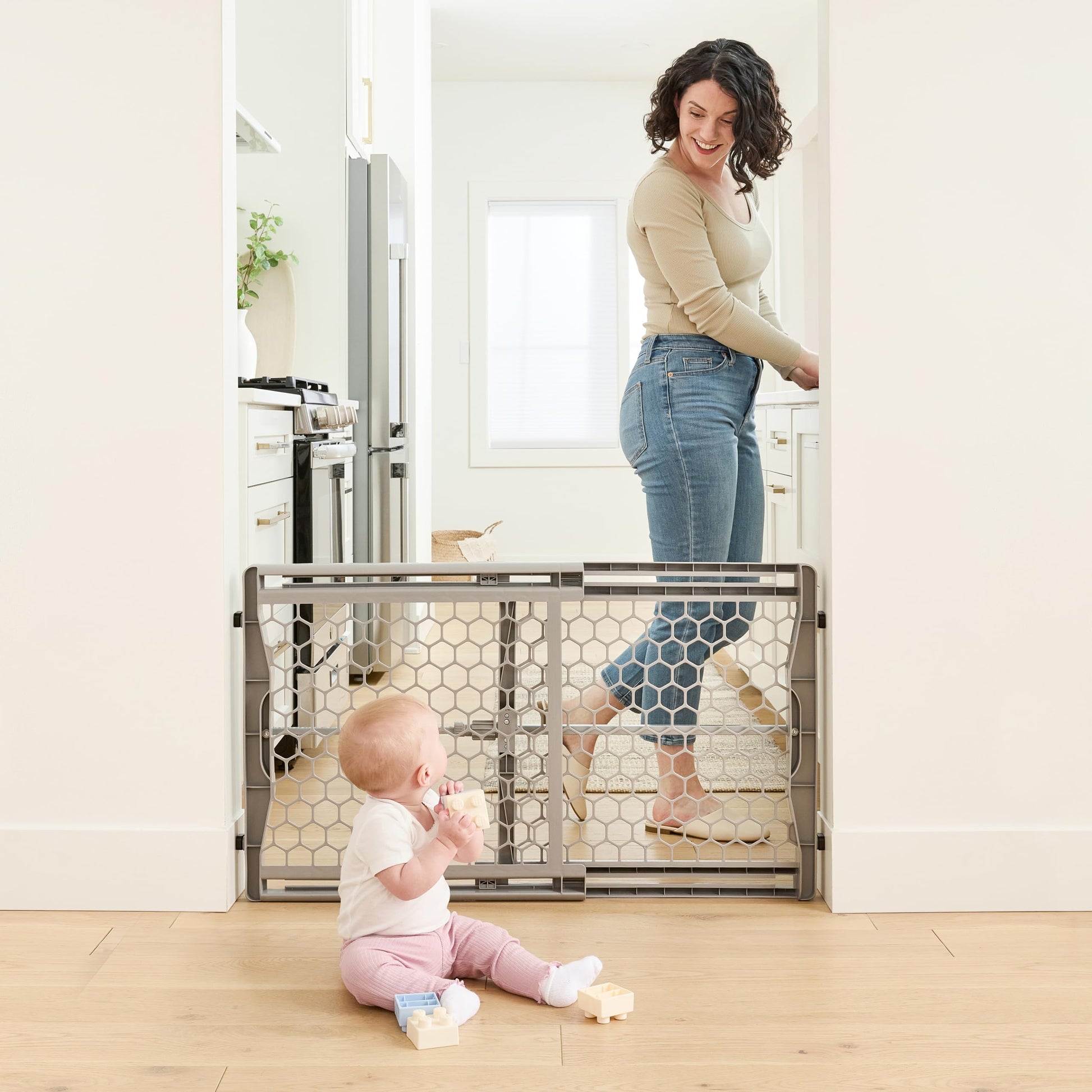 Regalo Easy Fit Plastic Adjustable Extra Wide Baby Gate, Award Winning Brand, 23 Inches Tall, Fits Openings Between 28 to 42 Inches, Pressure Mounted