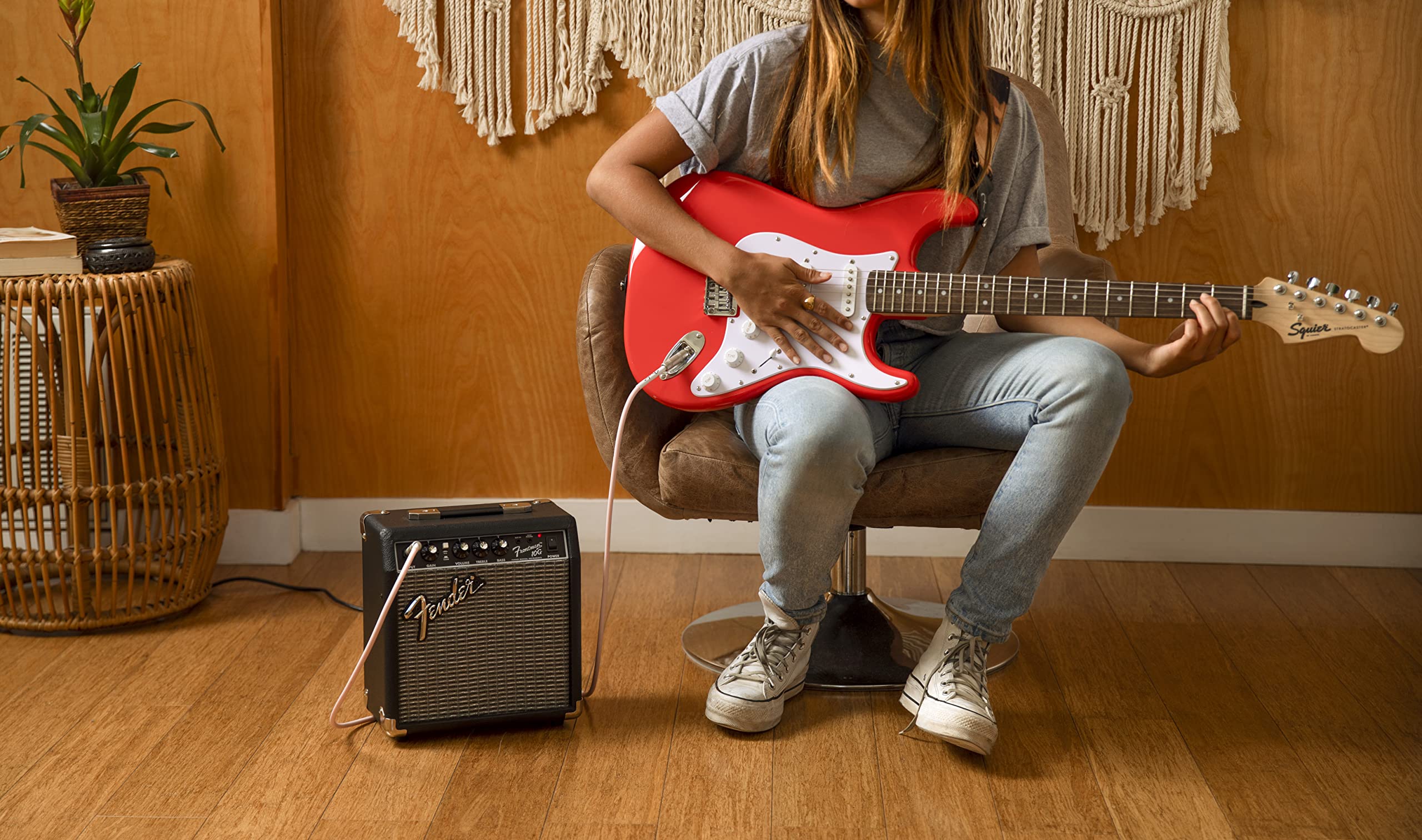 Fender Frontman 10G Guitar Amp, 10 Watts, with 2-Year Warranty, 6 Inch Fender Special Design Speaker, 5.75Dx10.25Wx11H Inches