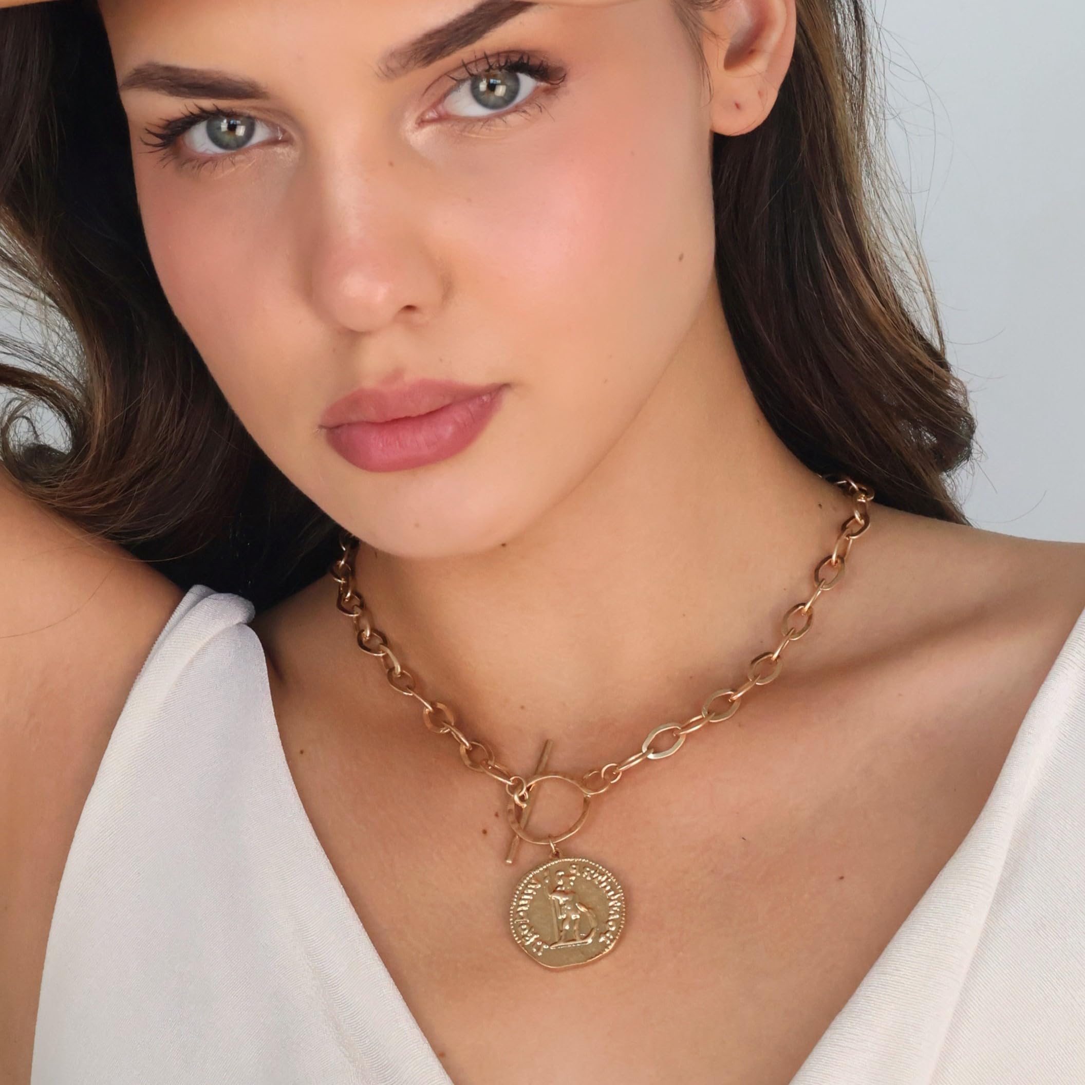 POMINA Chunky Gold Coin Necklace Trendy Fashion Statement Toggle Necklace Antique Gold Pendant Thick Link Chain Necklaces for Women (Worn Gold)