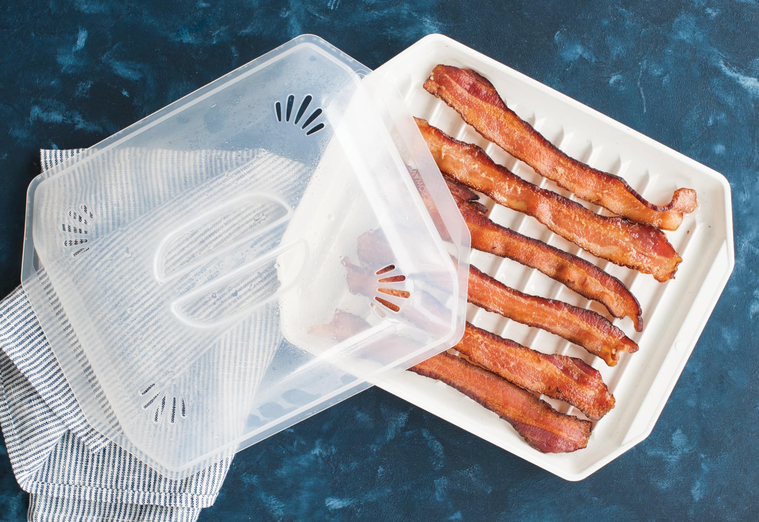 Nordic Ware Bacon Rack with Lid, 10.25x8x2 Inches